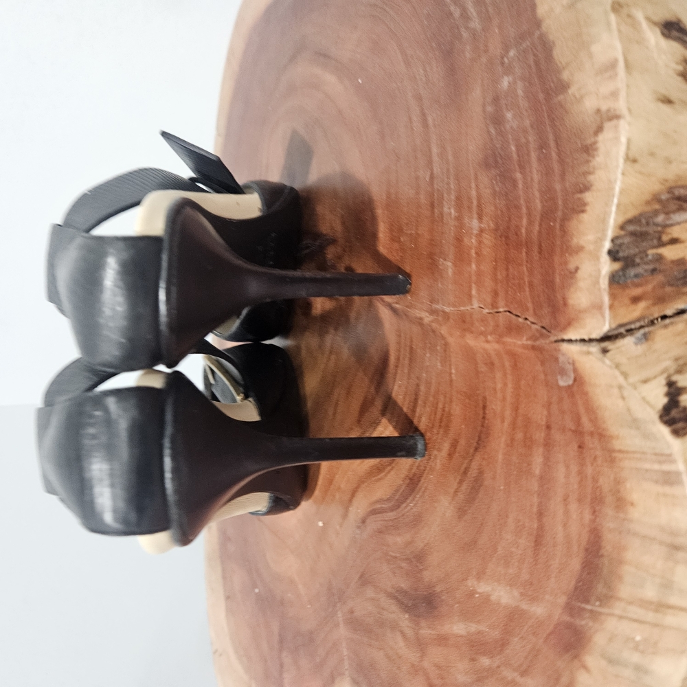 Gucci Black Heeled Ankle Straps Shoes with Leather Finish - Picture 4 of 5